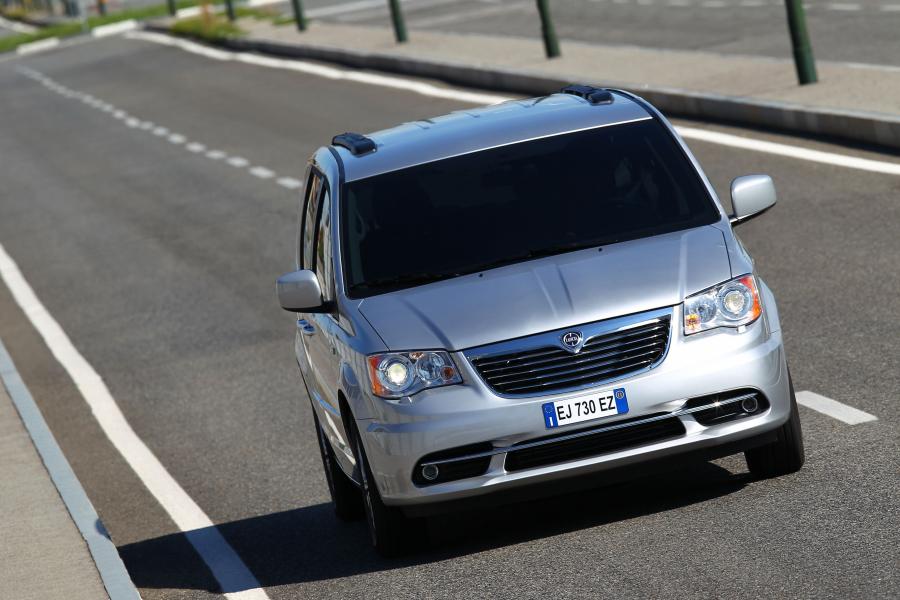  Lancia Voyager 2011 года  (фото 13 из 66)
